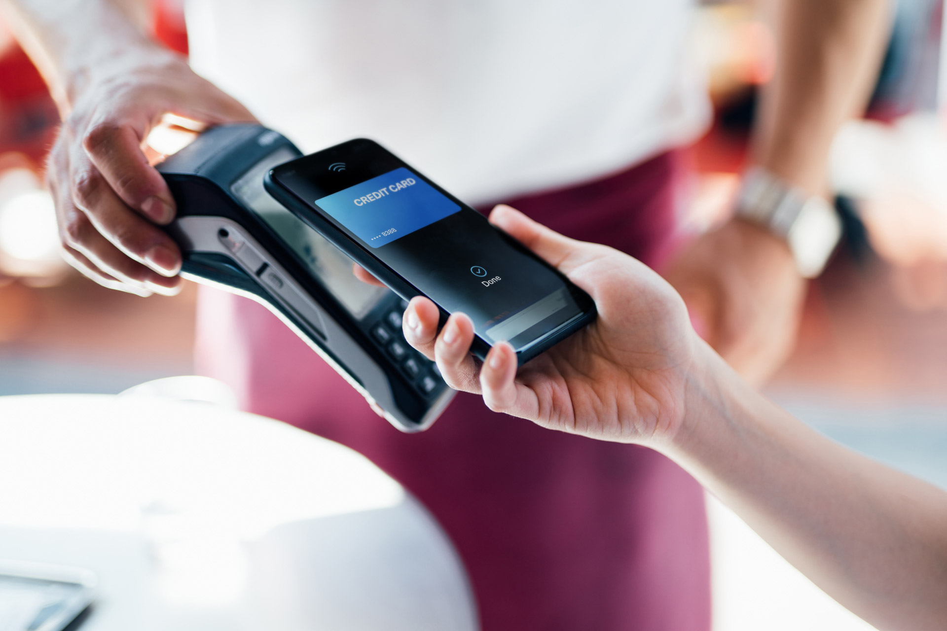 Close-up shot of a female hand using her smart phone to scan and pay for a bill at the restaurant during the day. Contactless payment, Technology Concept. | © Oscar Wong @Getty